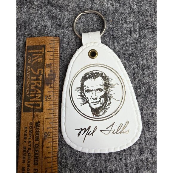 Mel Tillis "Entertainer Of The Year" White Keychain With Ring - Picture 2 of 3